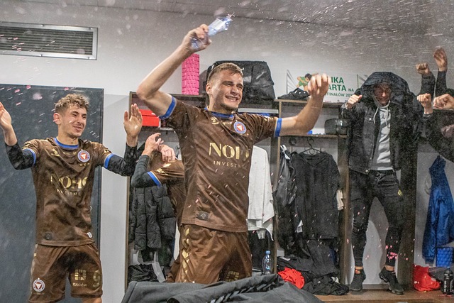 探讨国际社 探讨国际社